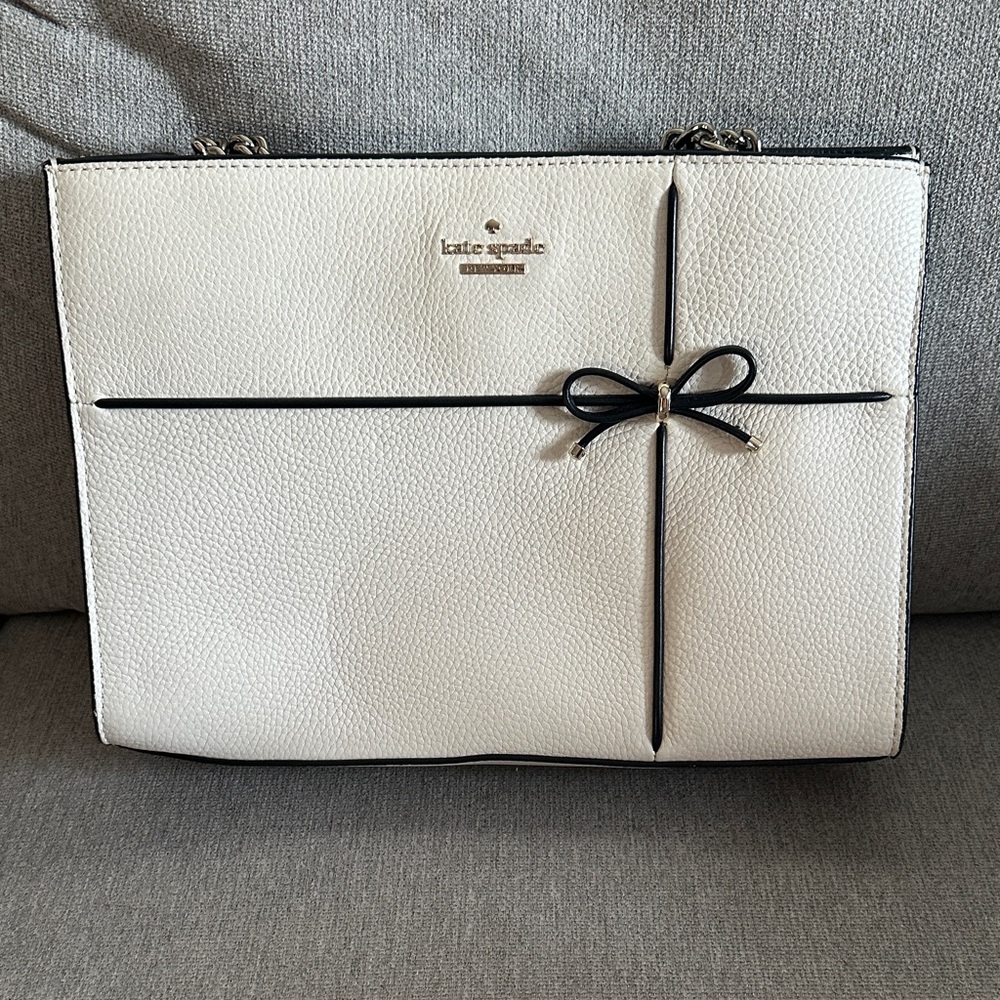 Kate Spade Whit and Black  Bag